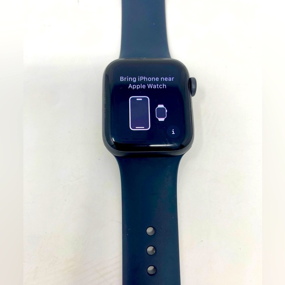 Apple Watch SE Series - 40MM Black - Picture 1 of 6